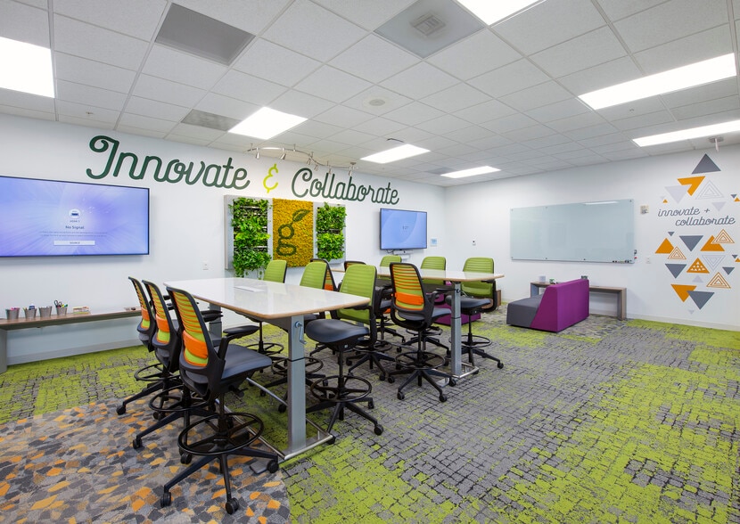 More Photos Of 9927 Delaney Lake Dr, Tampa Office For Sale