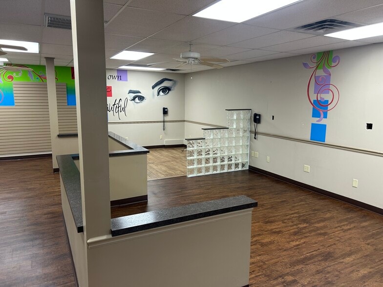 More Photos Of 9125-9181 N Dixie Dr, Dayton Unknown For Lease