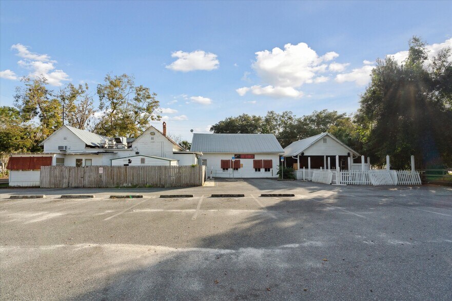 More Photos Of 115 NW 1st St, Trenton Restaurant For Sale