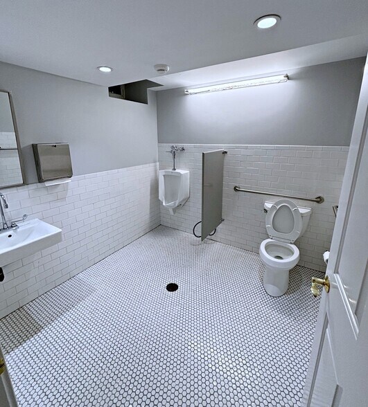 More Photos Of 629 Main St, Woburn Office For Lease