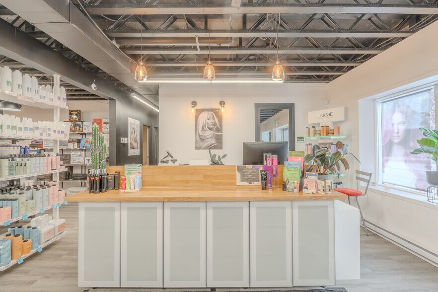 More Photos Of 525 Rue Sagard, St-Bruno-de-Montarville Warehouse For Sale