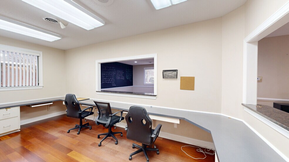 More Photos Of 206 Gatewood Ave, High Point Medical For Lease