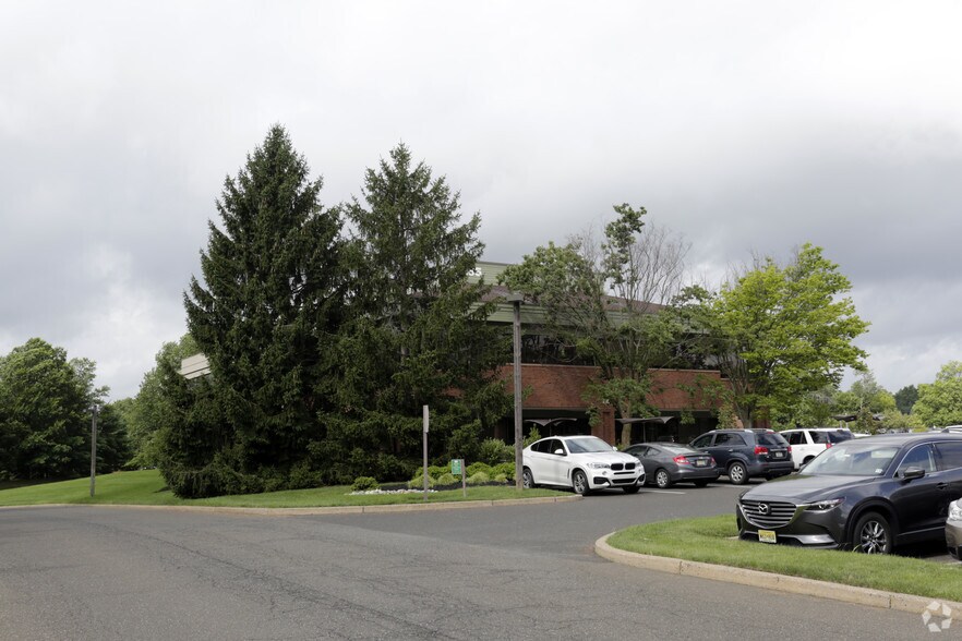 More Photos Of 255 Business Center Dr, Horsham Township Office For Sale