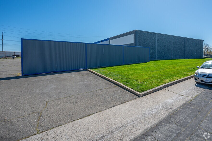 More Photos Of 6201 27th St, Sacramento Warehouse For Sale