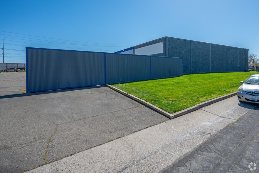 More Photos Of 6201 27th St, Sacramento Warehouse For Lease