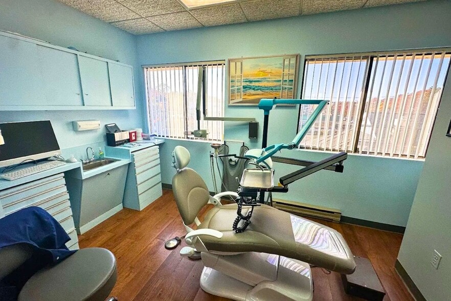 More Photos Of 1817 Black Rock Tpke, Fairfield Medical For Sale