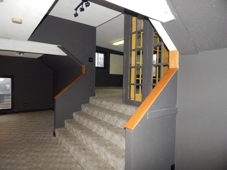 More Photos Of 83 Main St, Deep River General Retail For Lease