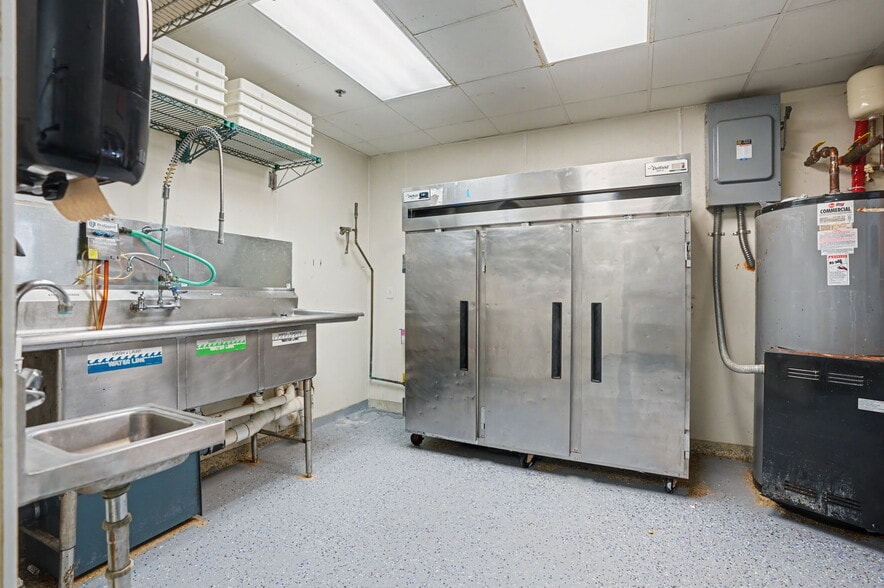 More Photos Of 110 W Bryan St, Savannah Freestanding For Lease