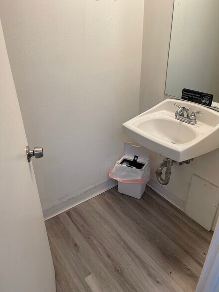 More Photos Of 127 N Main Ave, Fallbrook Storefront Retail Office For Lease