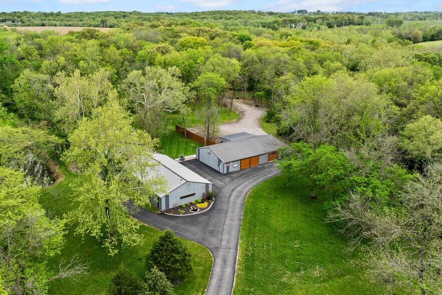 More Photos Of 11155 Hubbard Rd, Kansas City Flex For Sale