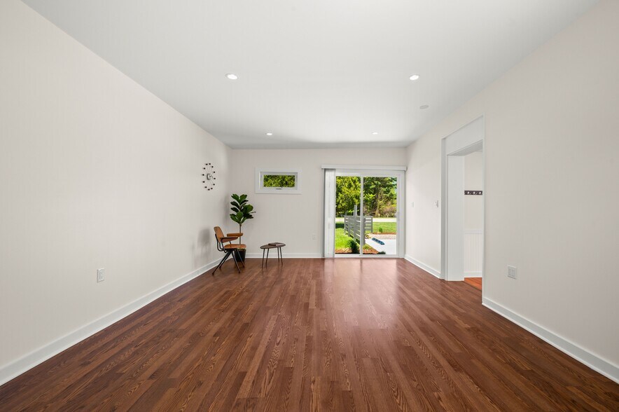 More Photos Of 13676 Prairie, Harbert General Retail For Sale