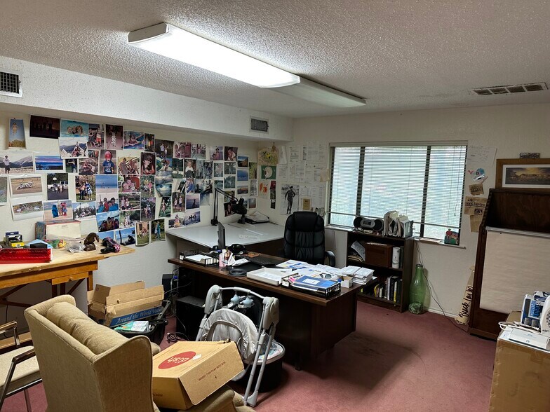 More Photos Of 1505 E Henderson St, Cleburne Office For Sale