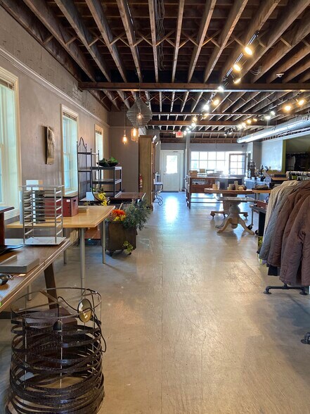More Photos Of 20100-20106 Chagrin Blvd, Shaker Heights Storefront For Sale