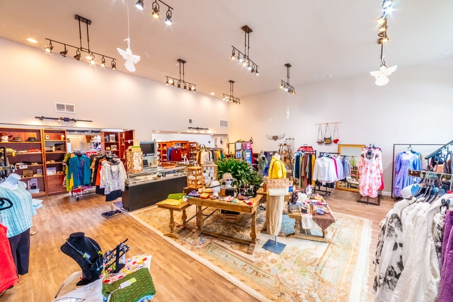 More Photos Of 1010 1st St, Snohomish General Retail For Lease