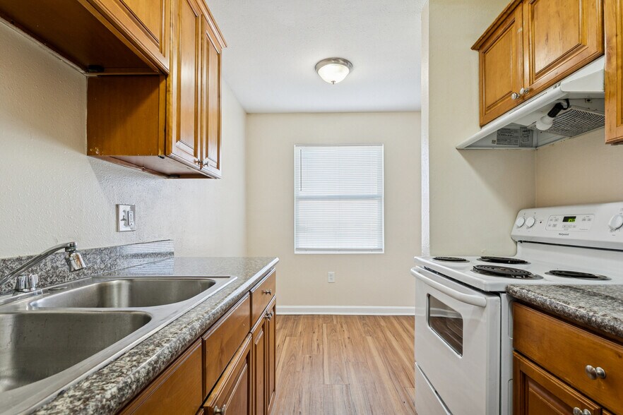 More Photos Of 3300 Garden Oaks Dr, New Orleans Apartments For Sale