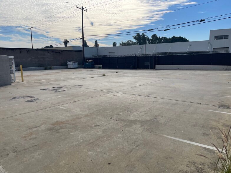 More Photos Of 11760 Slauson Ave, Santa Fe Springs Manufacturing For Lease