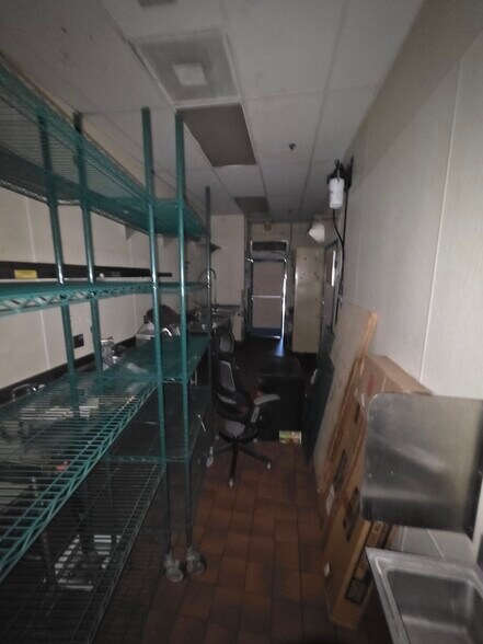 More Photos Of 1889 E Willow St, Signal Hill Freestanding For Lease