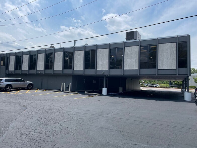 More Photos Of 7373 N Lincoln Ave, Lincolnwood Loft Creative Space For Sale