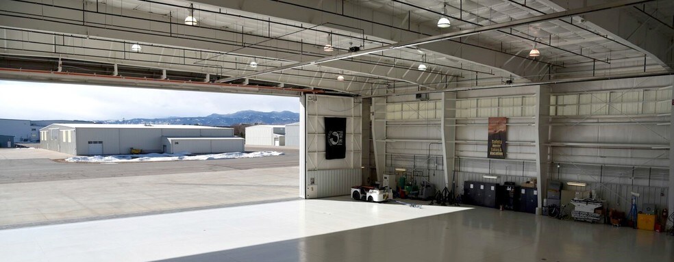 More Photos Of 9656 Metro Airport Ave, Broomfield Airplane Hangar For Lease