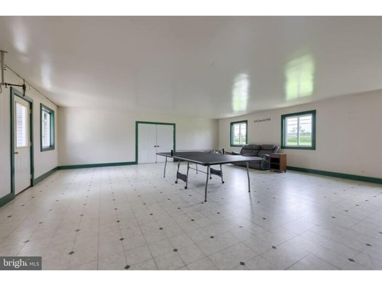 More Photos Of 240 Railroad Ave, Bird In Hand Flex For Sale