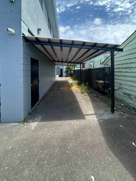 More Photos Of 7123 Curragh Av, Burnaby Light Manufacturing For Sale