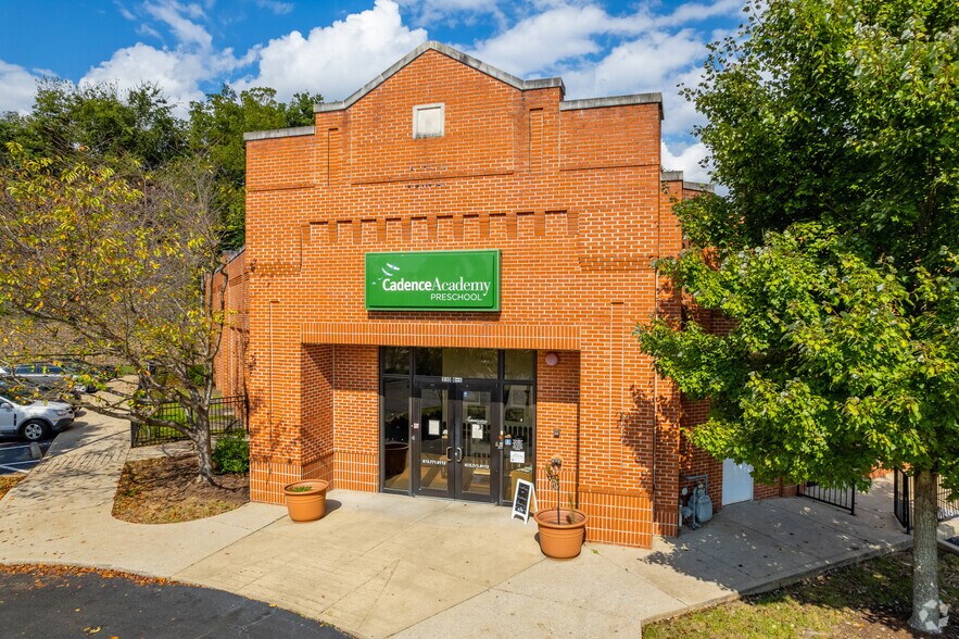 More Photos Of 330 Mayfield Dr, Franklin Freestanding For Lease