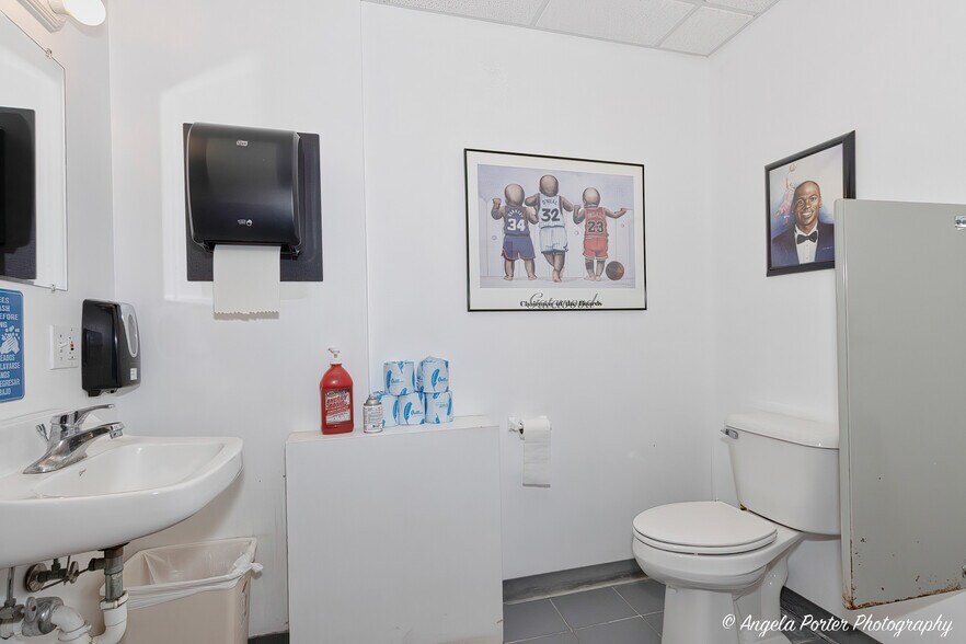 More Photos Of 947 Carney Ct, Antioch Industrial For Sale