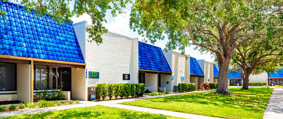 More Photos Of 7602-7644 15th St E, Sarasota Unknown For Lease