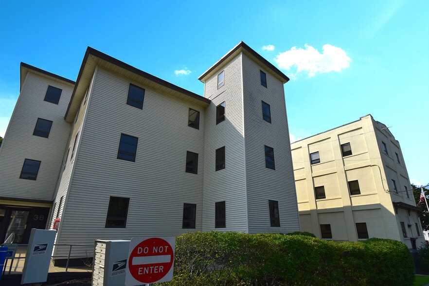 More Photos Of 38 Montvale Ave, Stoneham Office For Lease