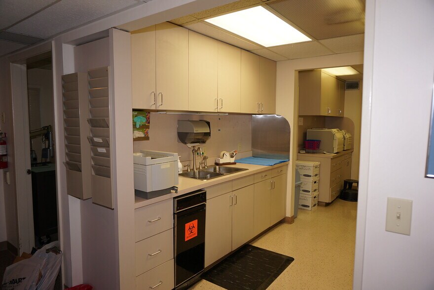 More Photos Of 3505 Behrman Pl, New Orleans Office For Sale