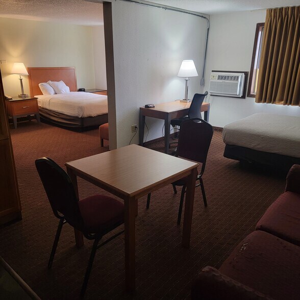 More Photos Of 3040 5th Ave S, Fort Dodge Hotel For Sale