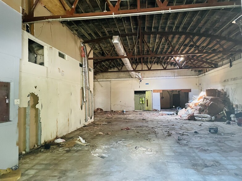 More Photos Of 1701 Jonesboro Rd, Atlanta General Retail For Lease