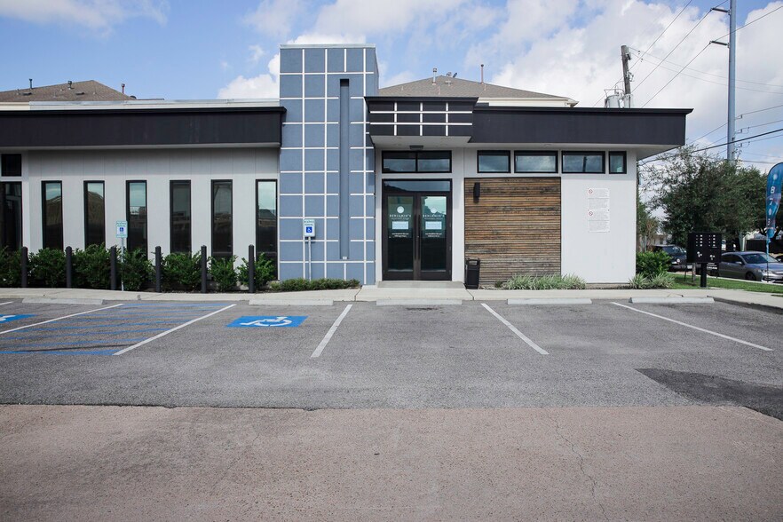 More Photos Of 8703 Meadowcroft Dr, Houston Medical For Lease