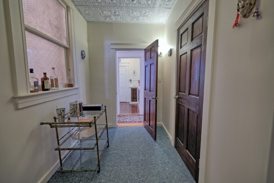 More Photos Of 511 Warren St, Hudson Storefront Retail Residential For Sale
