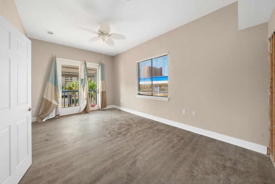 More Photos Of 6504 Thomas Dr, Panama City Office Residential For Sale