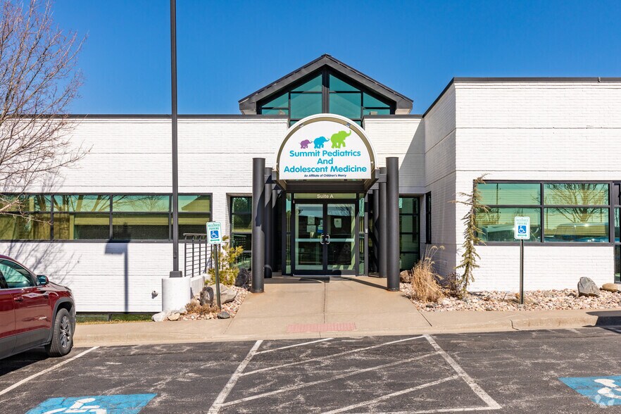 Primary Photo Of 3171 NE Carnegie Dr, Lee's Summit Office For Sale