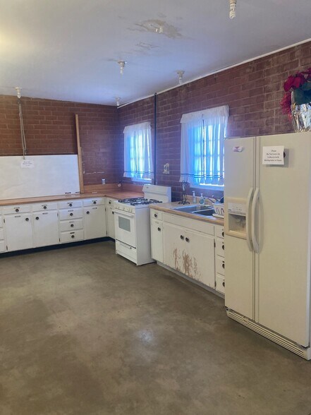 More Photos Of 801 McNab Pkwy, San Manuel Specialty For Sale