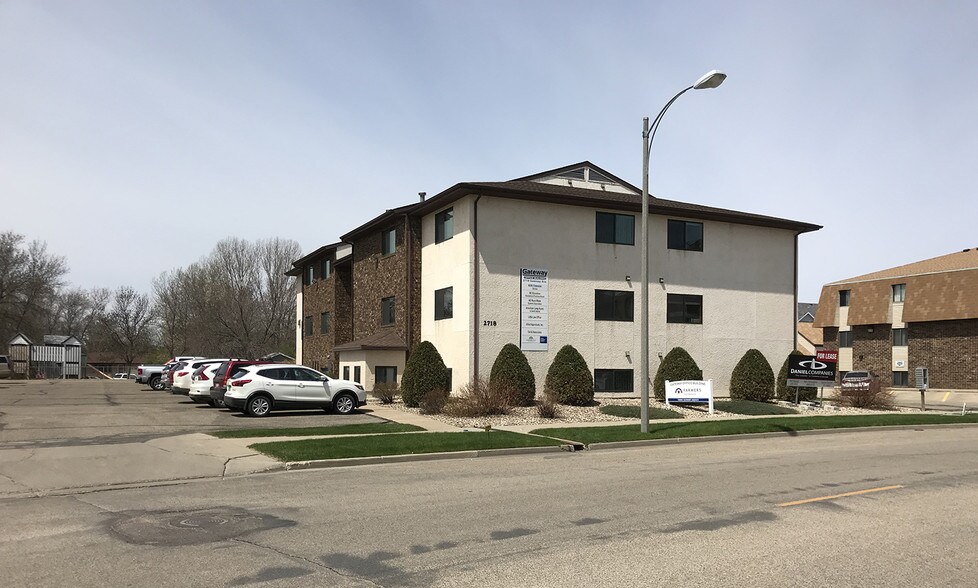 More Photos Of 2718 Gateway Ave, Bismarck Office For Lease