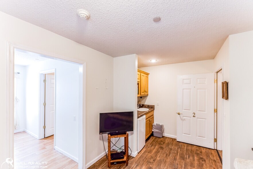 More Photos Of 510 Reed Rd, Dalton Assisted Living For Sale