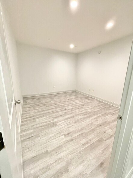 More Photos Of 2015 Barrett Lakes Blvd NW, Kennesaw Office Residential For Lease