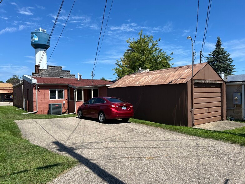 More Photos Of 205 W Main St, Durand Freestanding For Sale