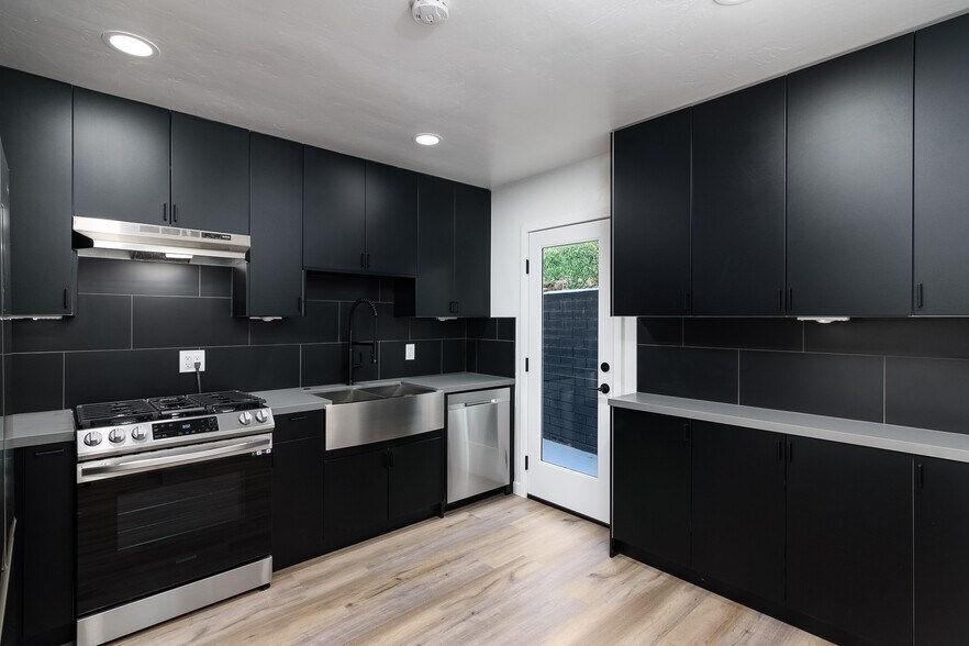 More Photos Of 801-807 Torrance St, San Diego Apartments For Sale