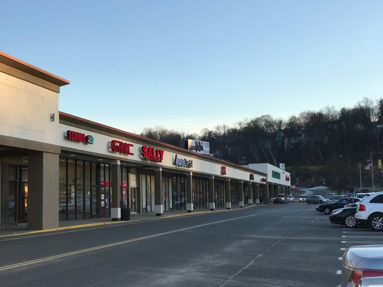 More Photos Of 162-300 Chase Ave, Waterbury General Retail For Lease