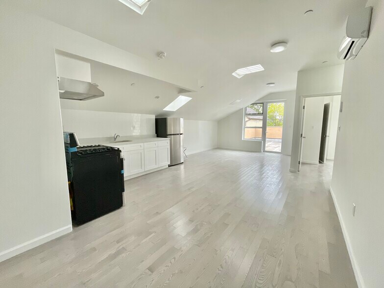 More Photos Of 150-30 12th Ave, Whitestone Apartments For Sale