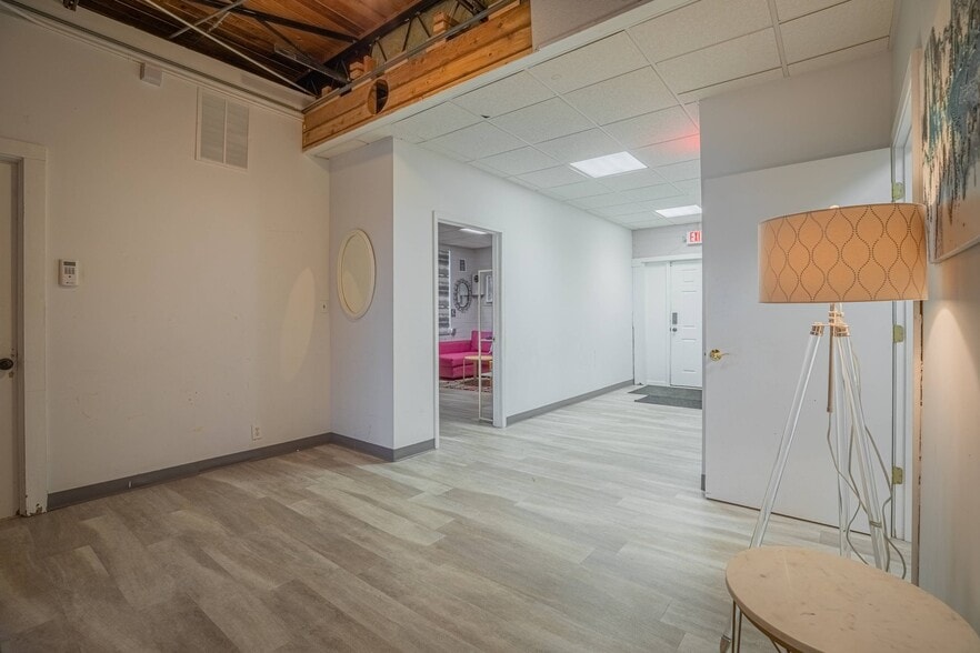 More Photos Of 48 Griffin St, McDonough Storefront For Sale