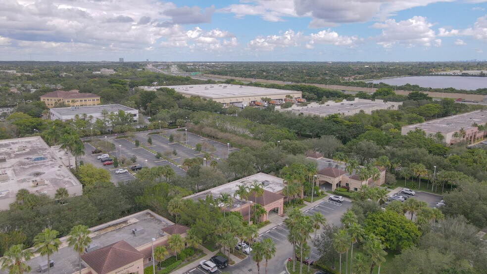 More Photos Of 1835 N Corporate Lakes Blvd, Weston Medical For Sale