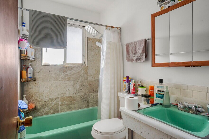 More Photos Of 1600-1604 Garland St, Lakewood Apartments For Sale