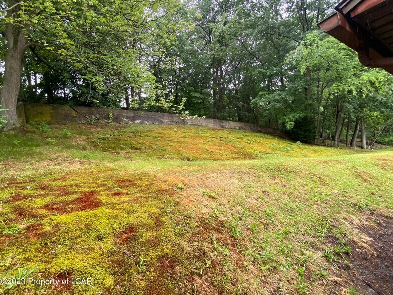 More Photos Of 578 Main St, Sugar Notch Flex For Sale