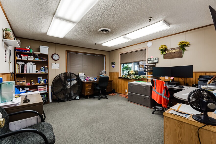 More Photos Of 135-145 N Cleveland St, Eugene Warehouse For Sale