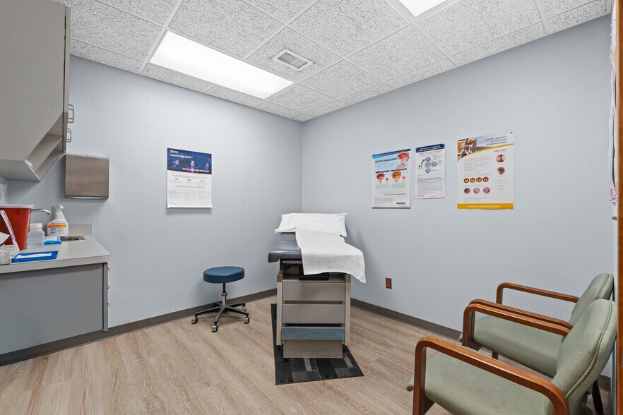 More Photos Of 28565-28585 Schoenherr Rd, Warren Medical For Lease